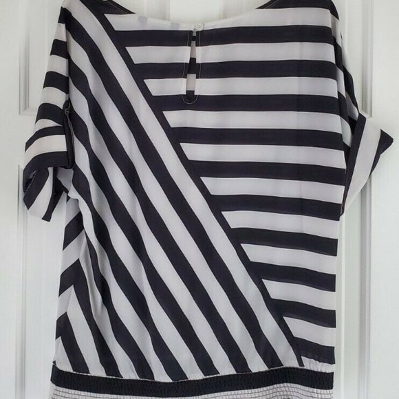 3 for $20 - 2 WHITE HOUSE BLACK MARKET Tops - 4/Small - Picture 3 of 7